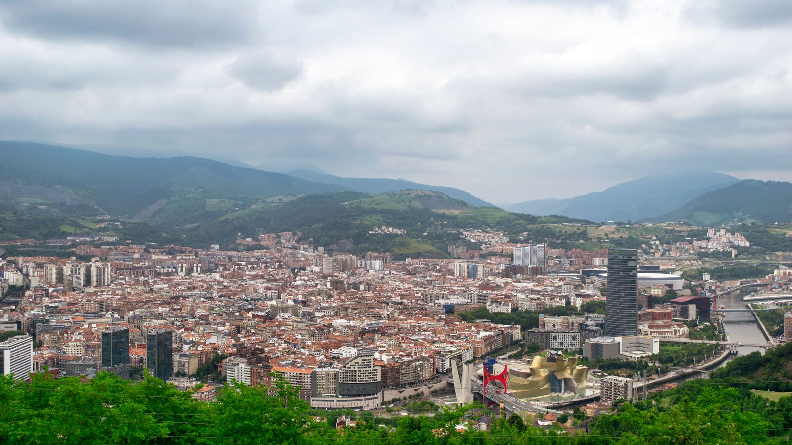 Panorámica de Bilbao con el Guggenheim y la Torre Iberdrola